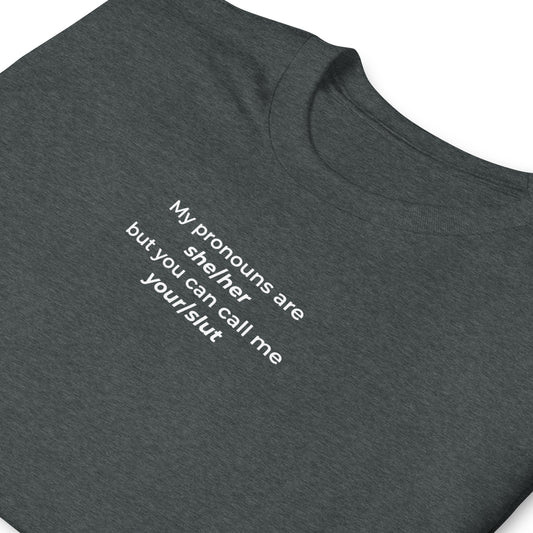 T-shirt unisexe My pronouns are she/her but you can call me your/slut - Sedurro