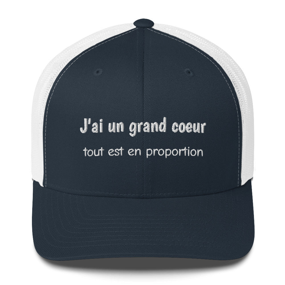 Casquette brodée J'ai un grand coeur tout est en proportion Bleu Marine Blanc - Sedurro