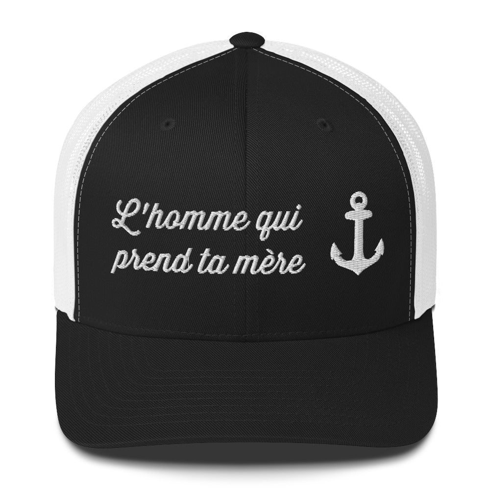 Casquette brodée L'homme qui prend ta mère assise sur une grosse bitte d'amarrage Noir Blanc - Sedurro