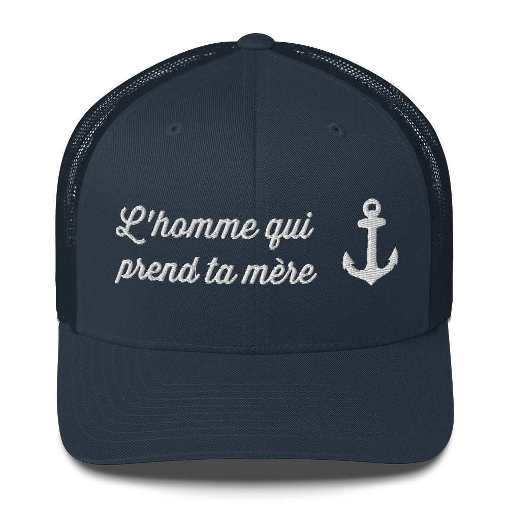 Casquette brodée L'homme qui prend ta mère assise sur une grosse bitte d'amarrage Bleu Marine - Sedurro