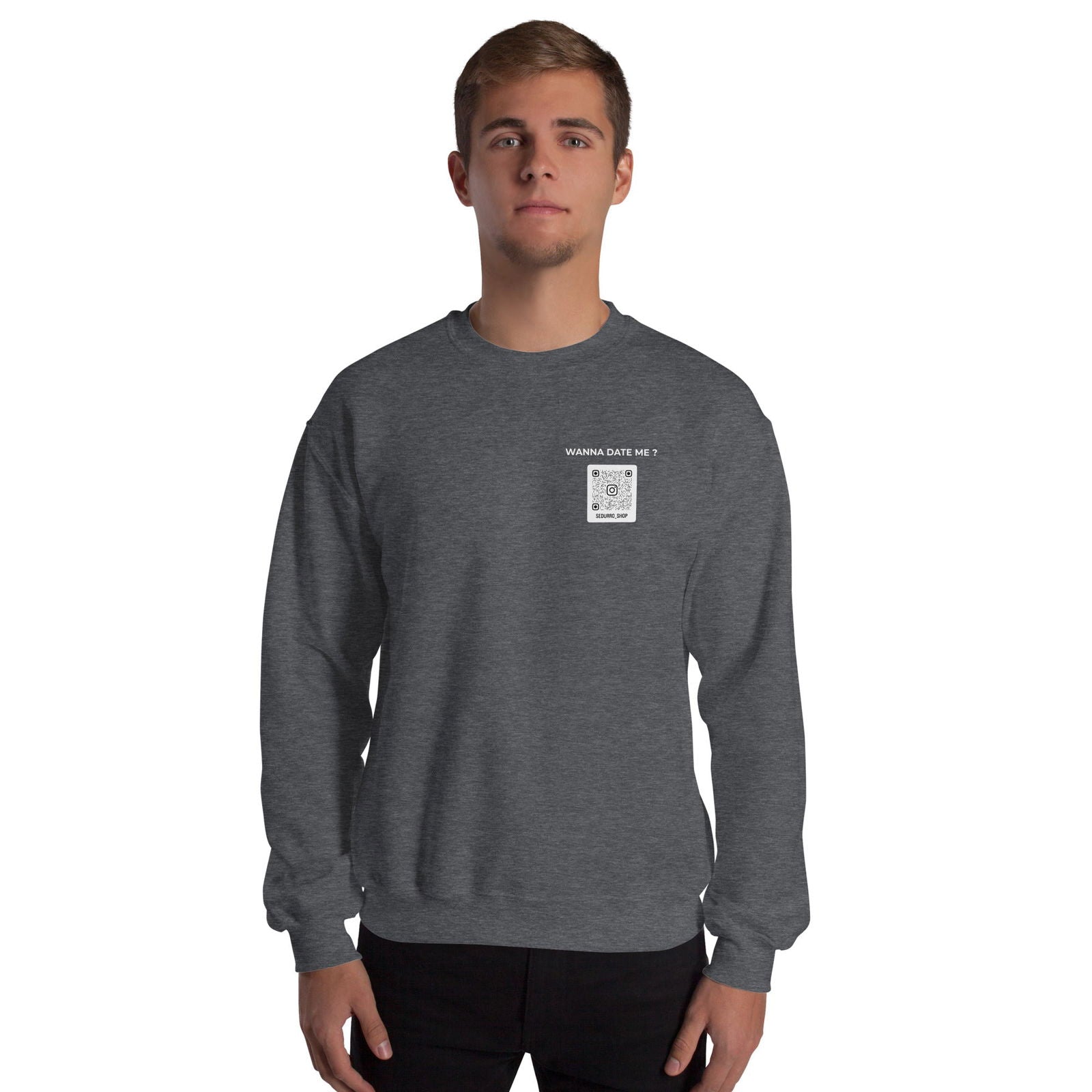 Sweat unisexe col rond personnalisable QR code Instagram poitrine - Wanna date me - foncé - Sedurro