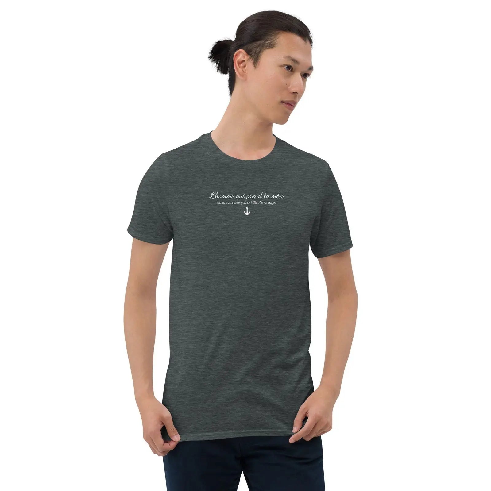 T-shirt unisexe L'homme qui prend ta mère assise sur une grosse bitte d'amarrage - Sedurro