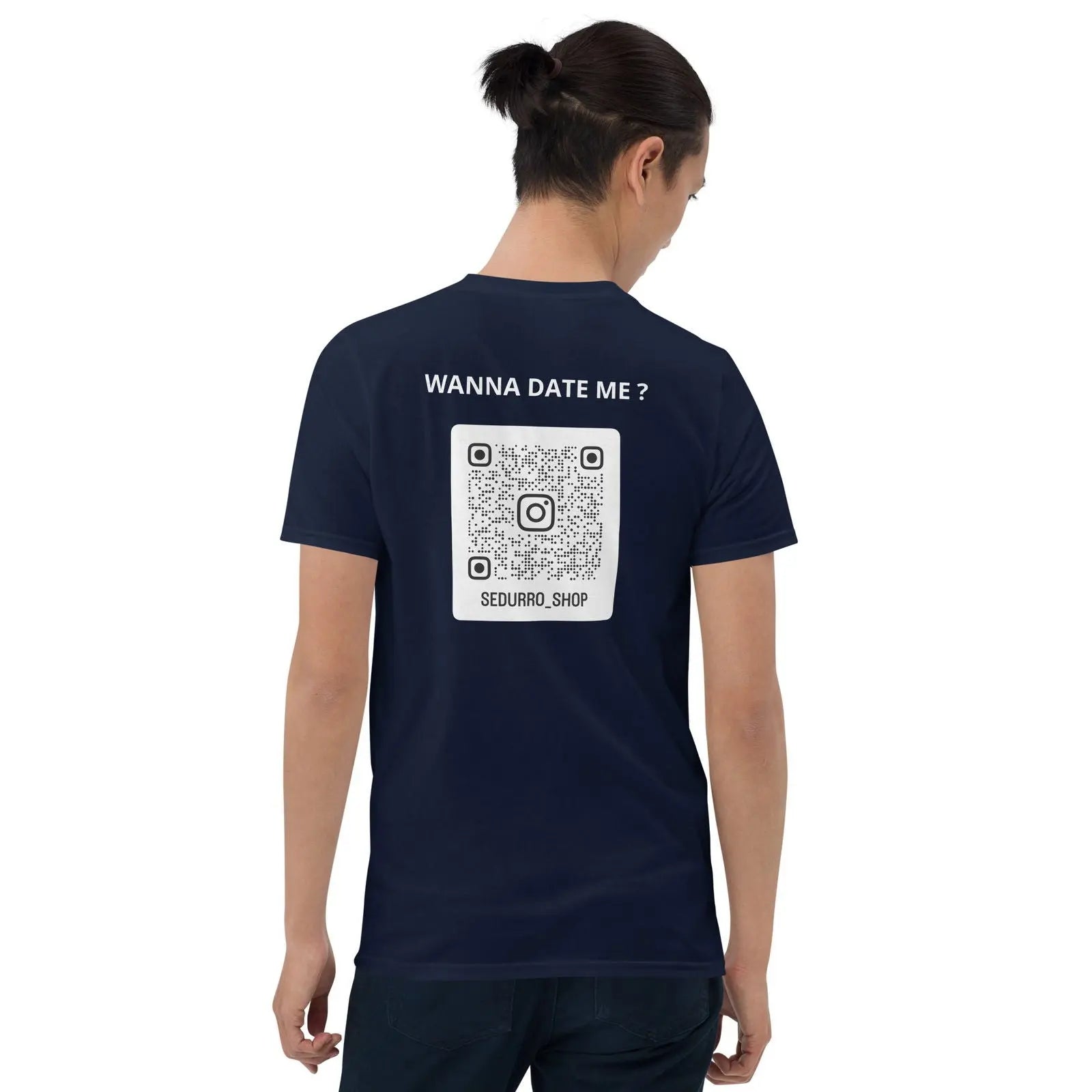 T-shirt unisexe personnalisable QR code Instagram dos - Wanna date me - foncé - Sedurro