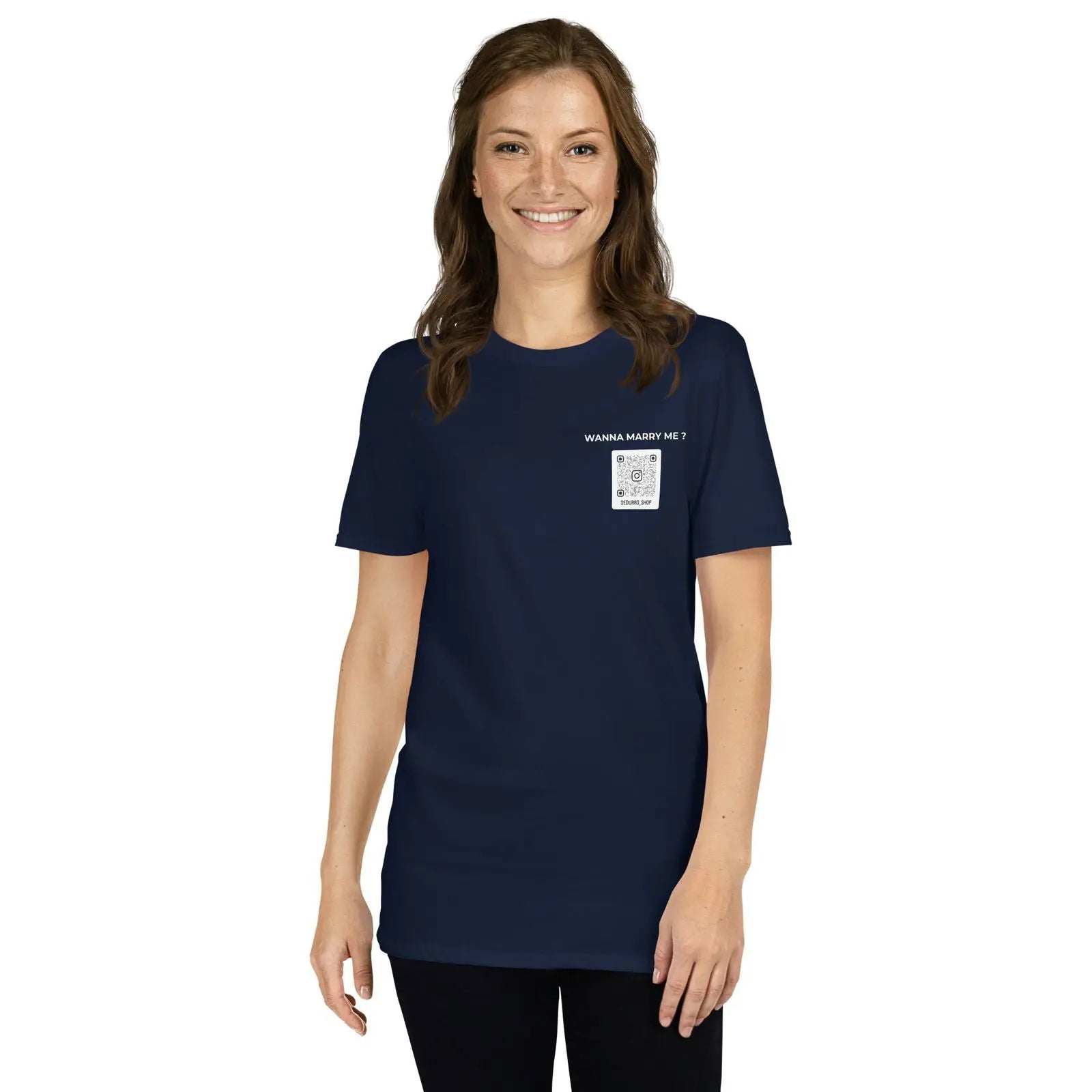 T-shirt unisexe personnalisable QR code Instagram poitrine - Wanna marry me - foncé - Sedurro