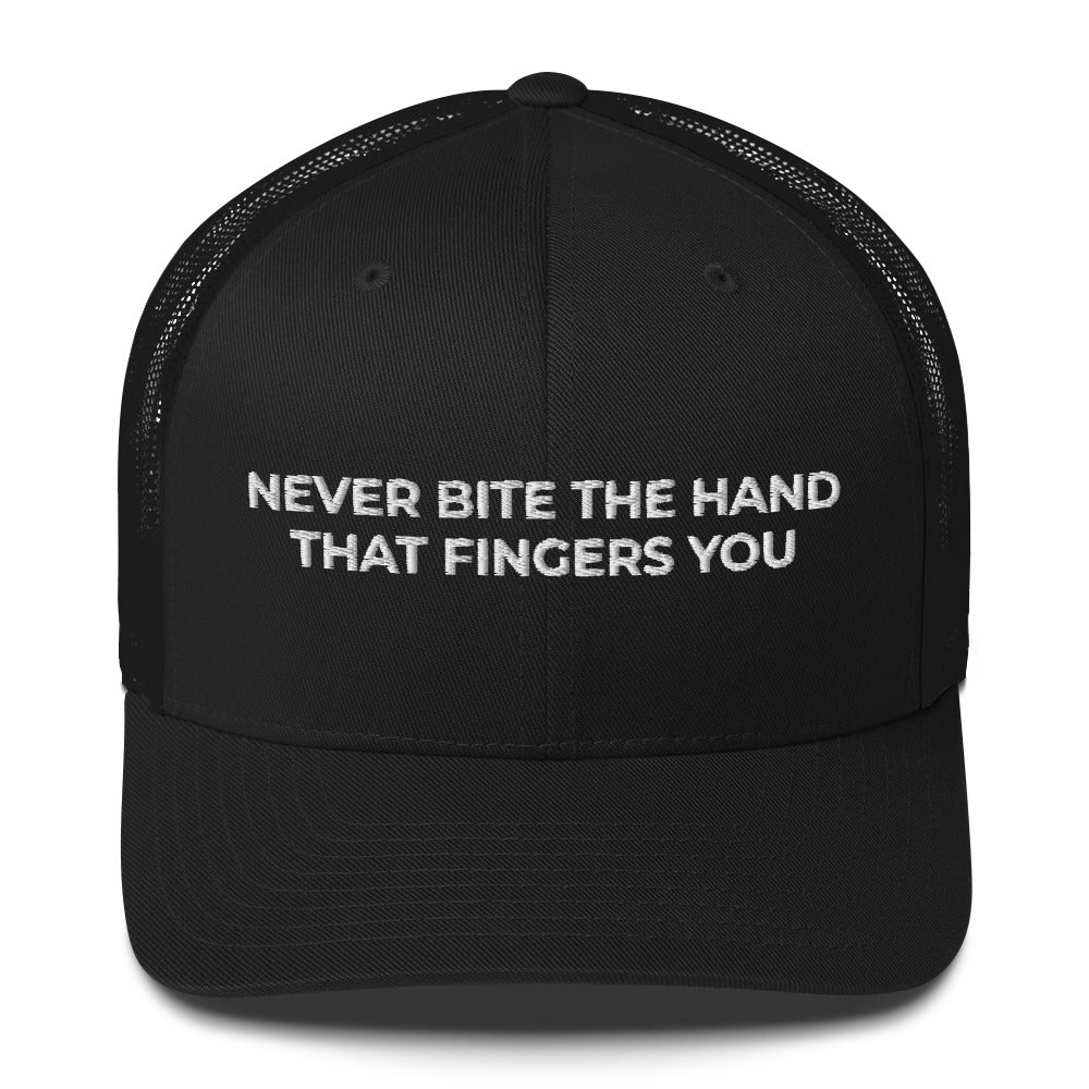 Casquette brodée Never bite the hand that fingers you - Sedurro