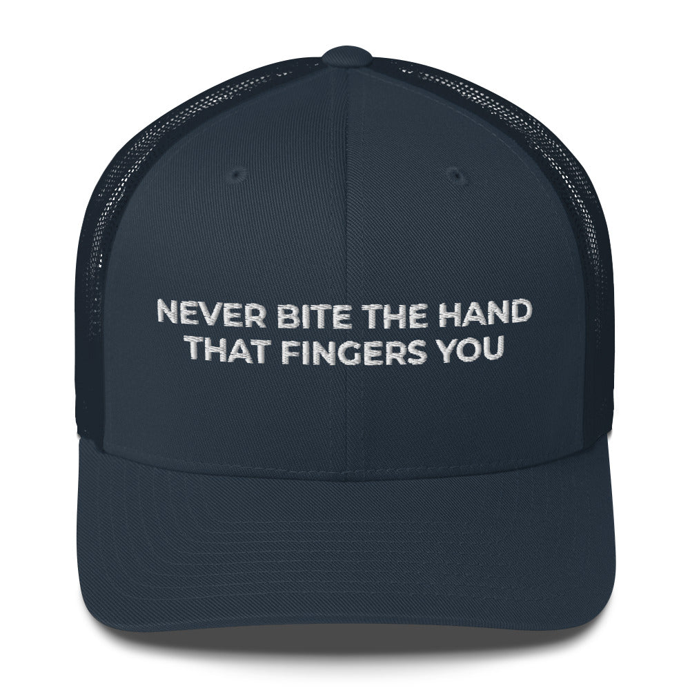 Casquette brodée Never bite the hand that fingers you - Sedurro